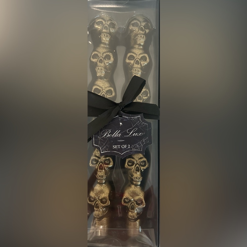 Bella Lux GOLD HALLOWEEN STACKED SKULLS TAPER CANDLES 2 In The Box